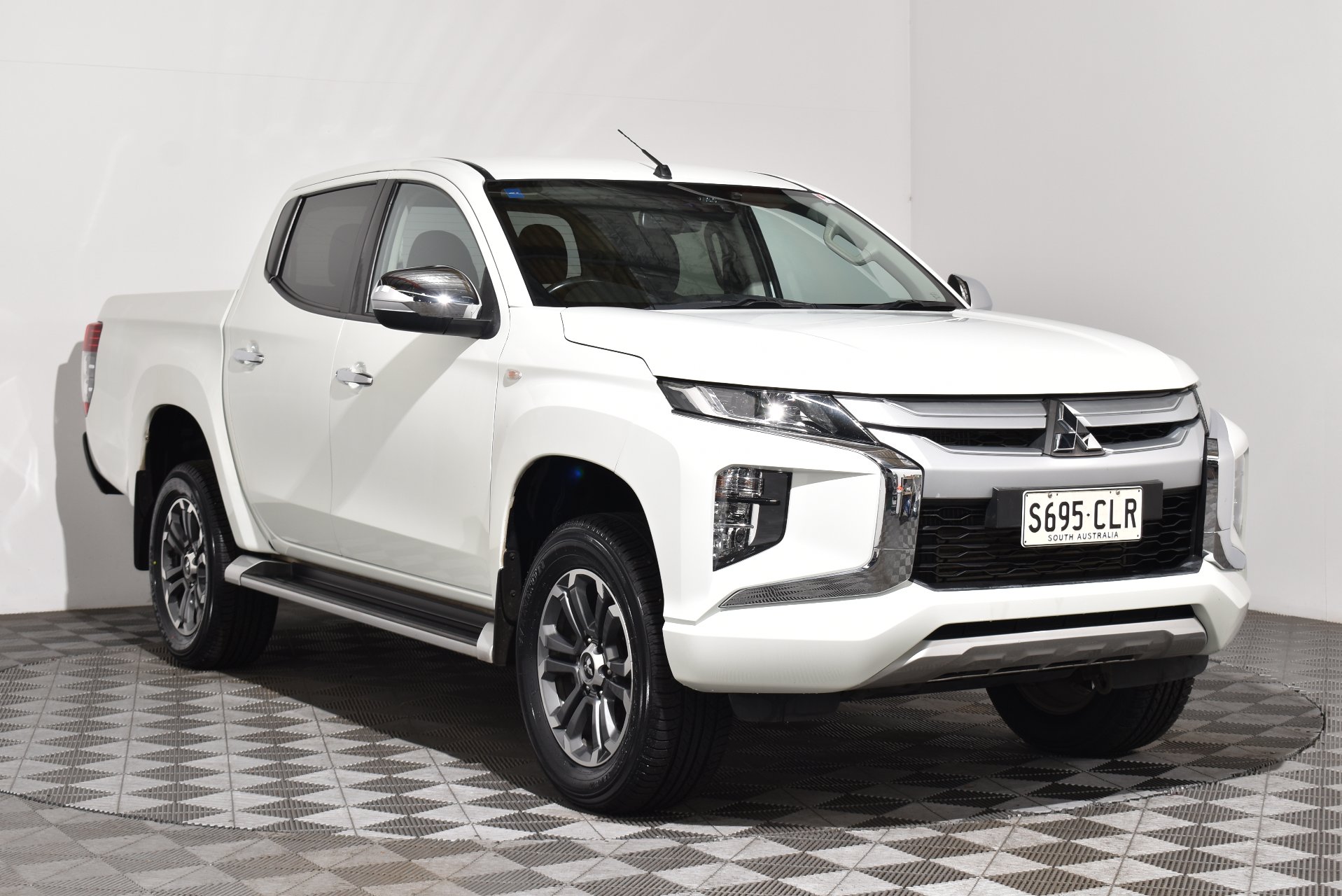 2021 Mitsubishi Triton GLXR — photo 1
