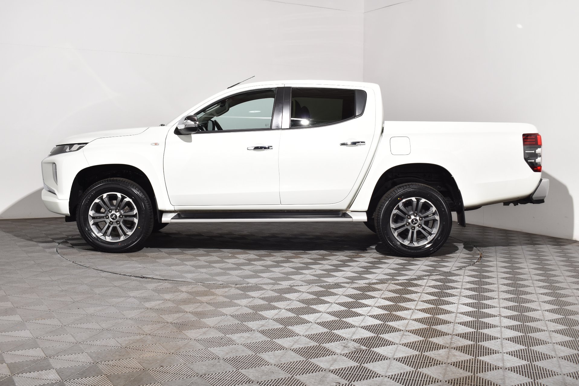 2021 Mitsubishi Triton GLXR — photo 10