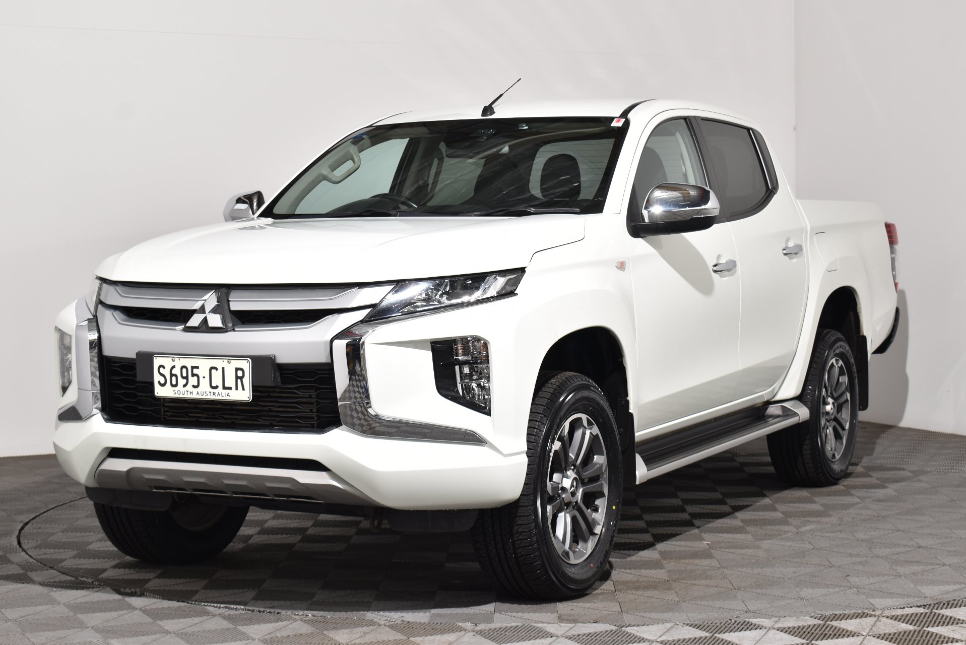 2021 Mitsubishi Triton GLXR — photo 12