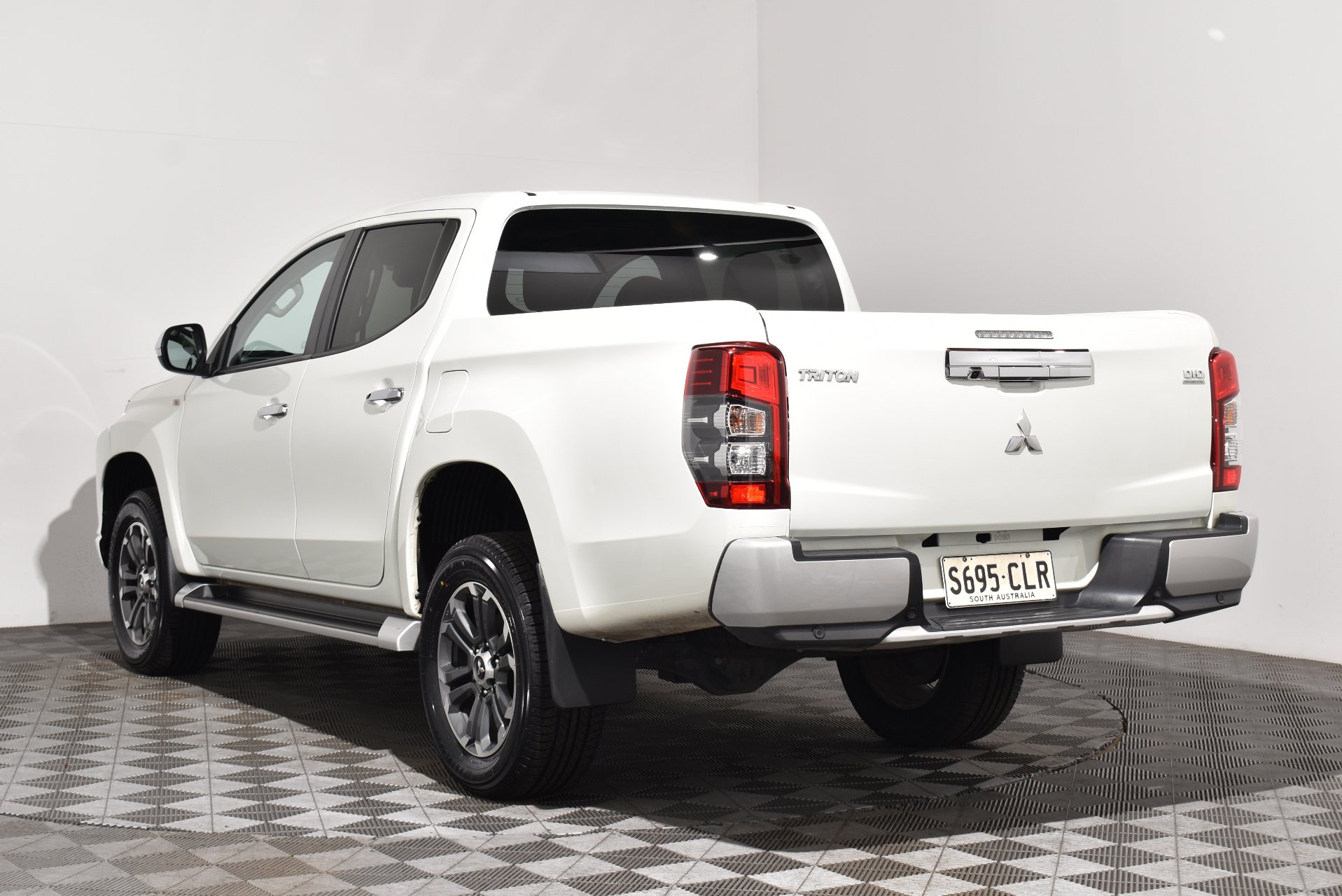 2021 Mitsubishi Triton GLXR — photo 2