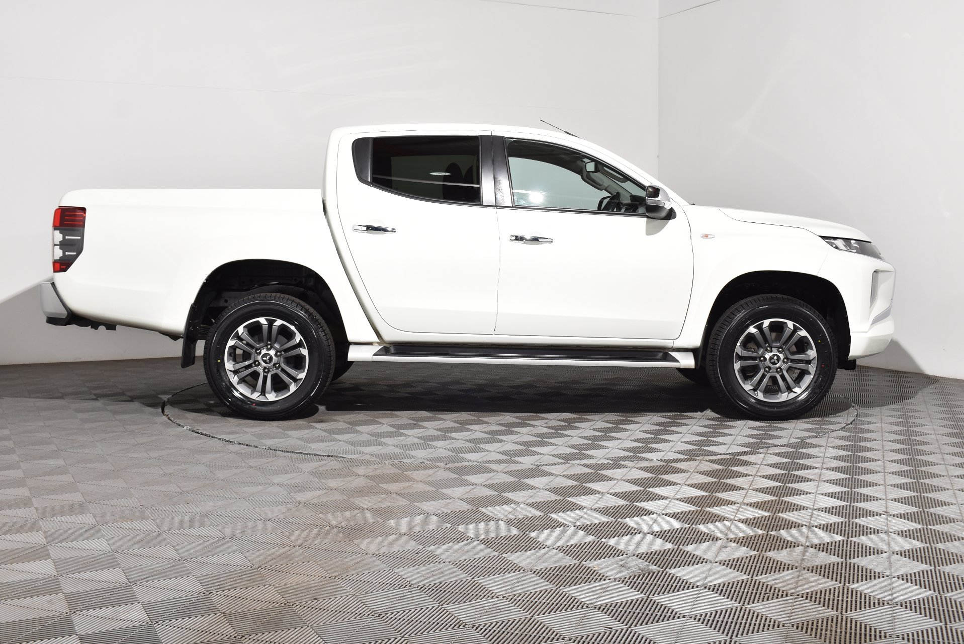 2021 Mitsubishi Triton GLXR — photo 9