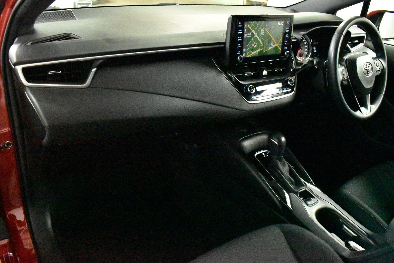 2019 Toyota Corolla SX — photo 6