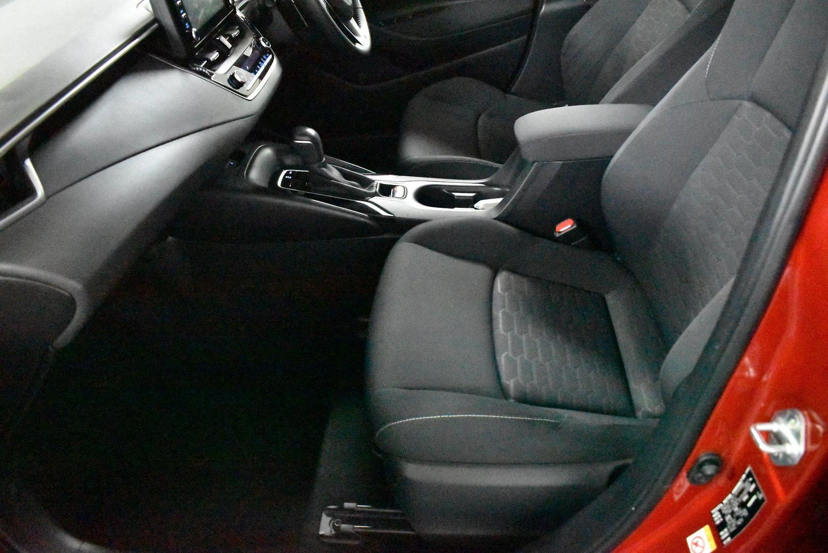 2019 Toyota Corolla SX — photo 7