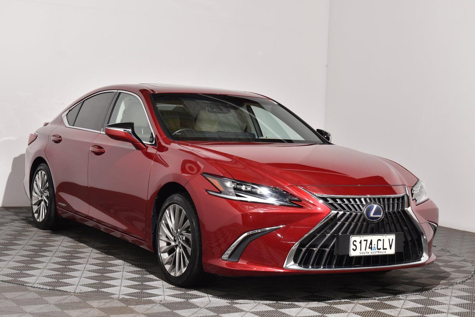 2021 Lexus ES ES300h Sports Luxury — photo 1