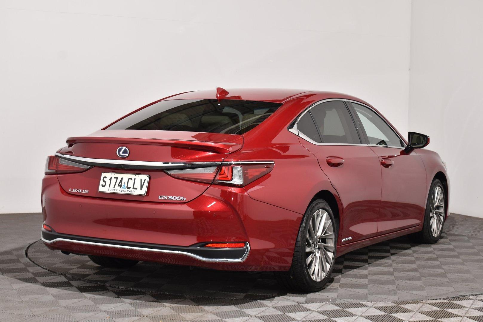 2021 Lexus ES ES300h Sports Luxury — photo 14