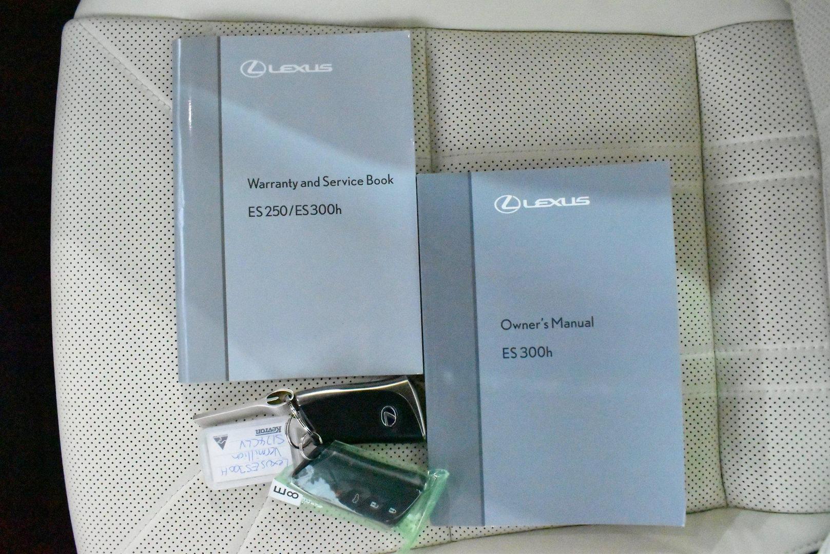 2021 Lexus ES ES300h Sports Luxury — photo 26