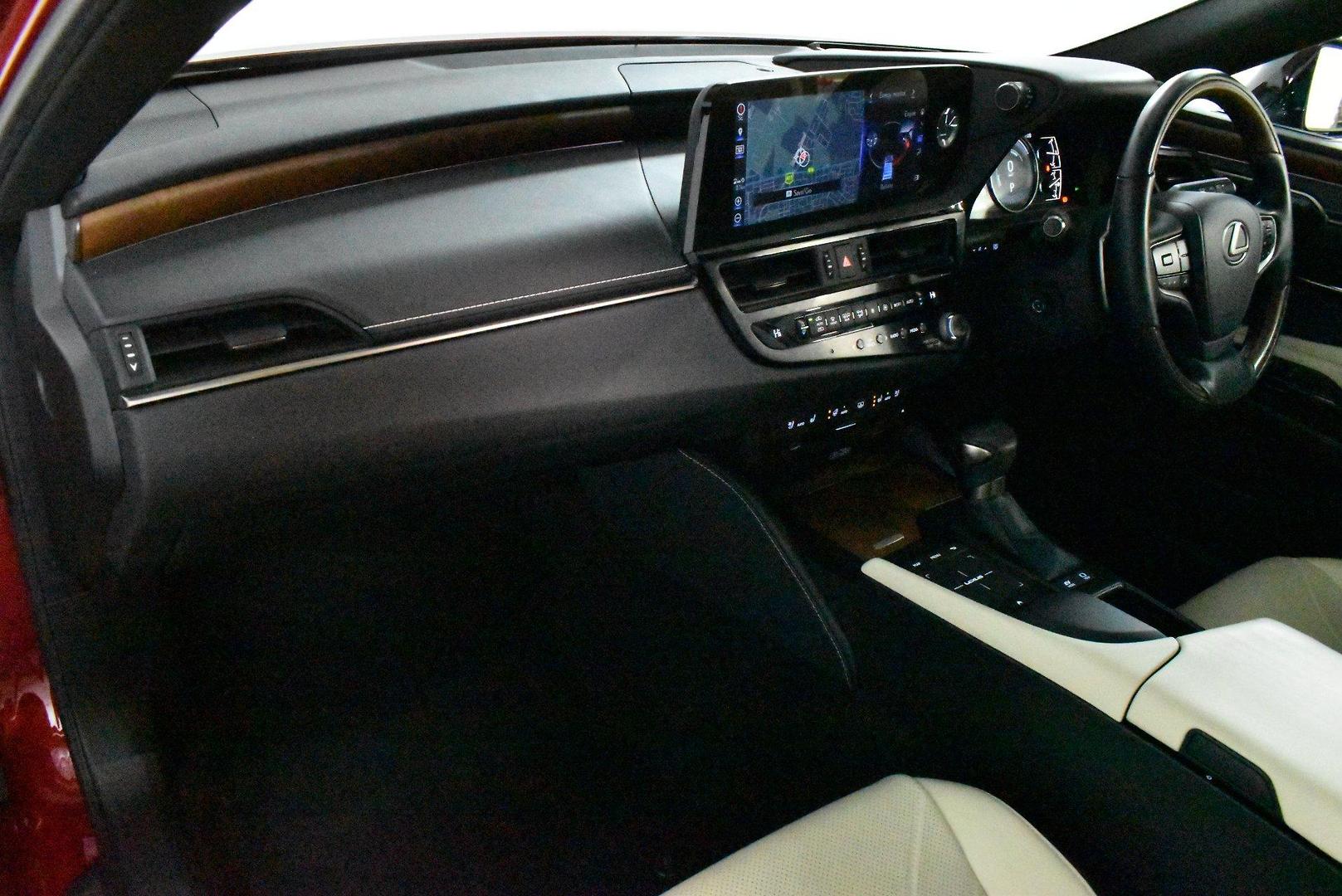 2021 Lexus ES ES300h Sports Luxury — photo 6