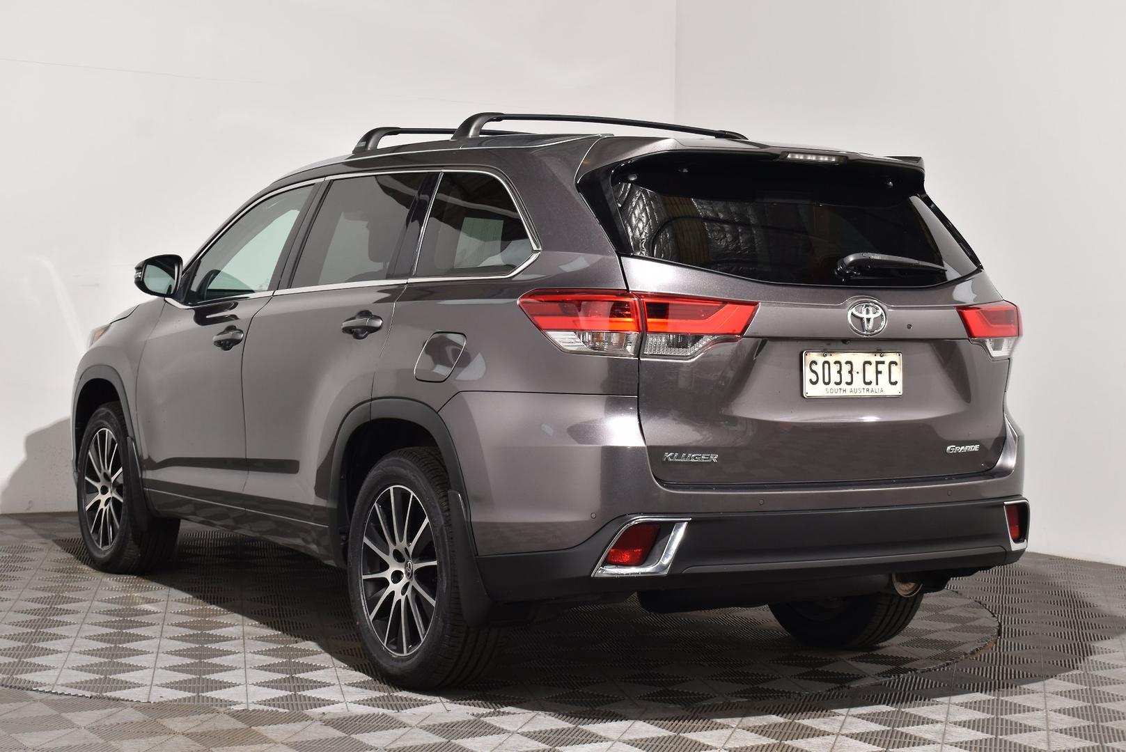 2019 Toyota Kluger Grande — photo 2