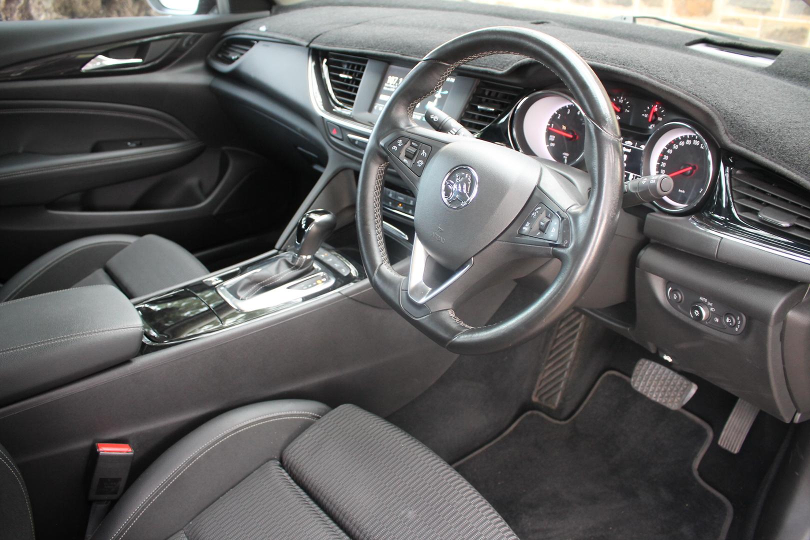 2018 Holden Commodore RS — photo 10