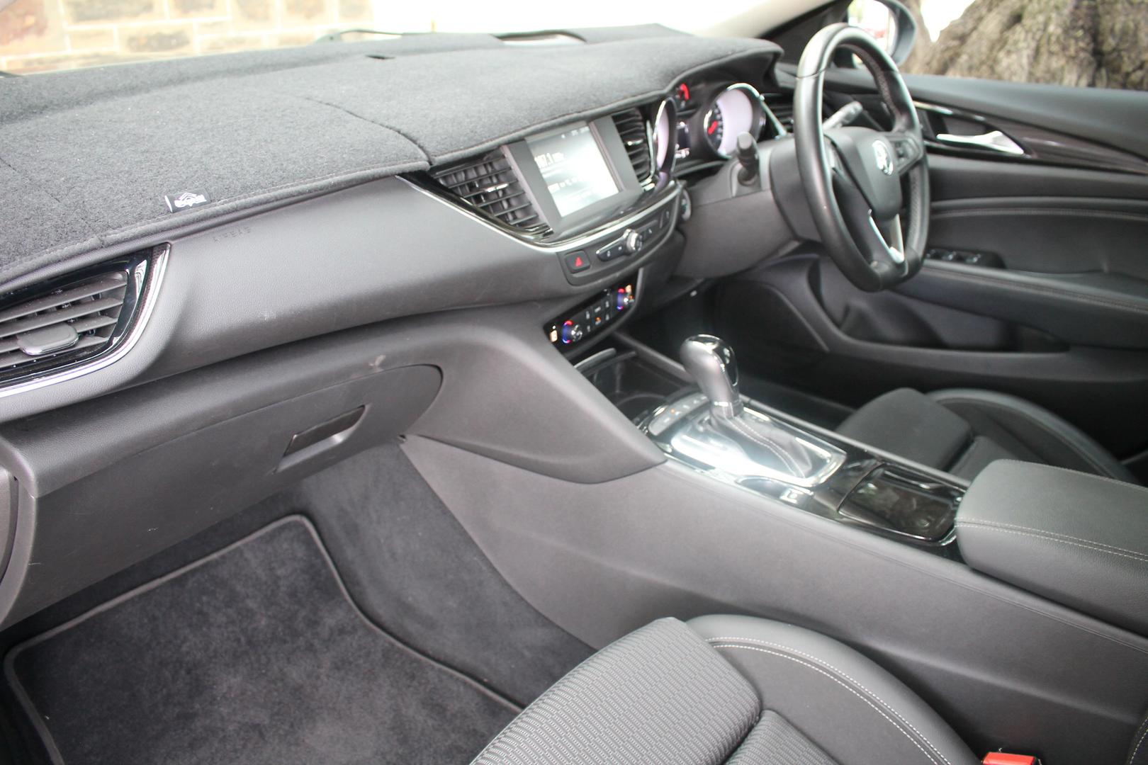 2018 Holden Commodore RS — photo 15