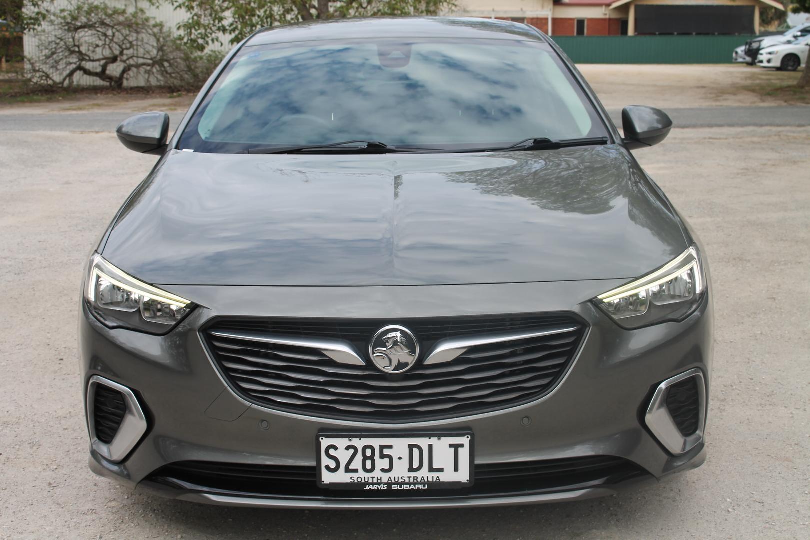 2018 Holden Commodore RS — photo 2