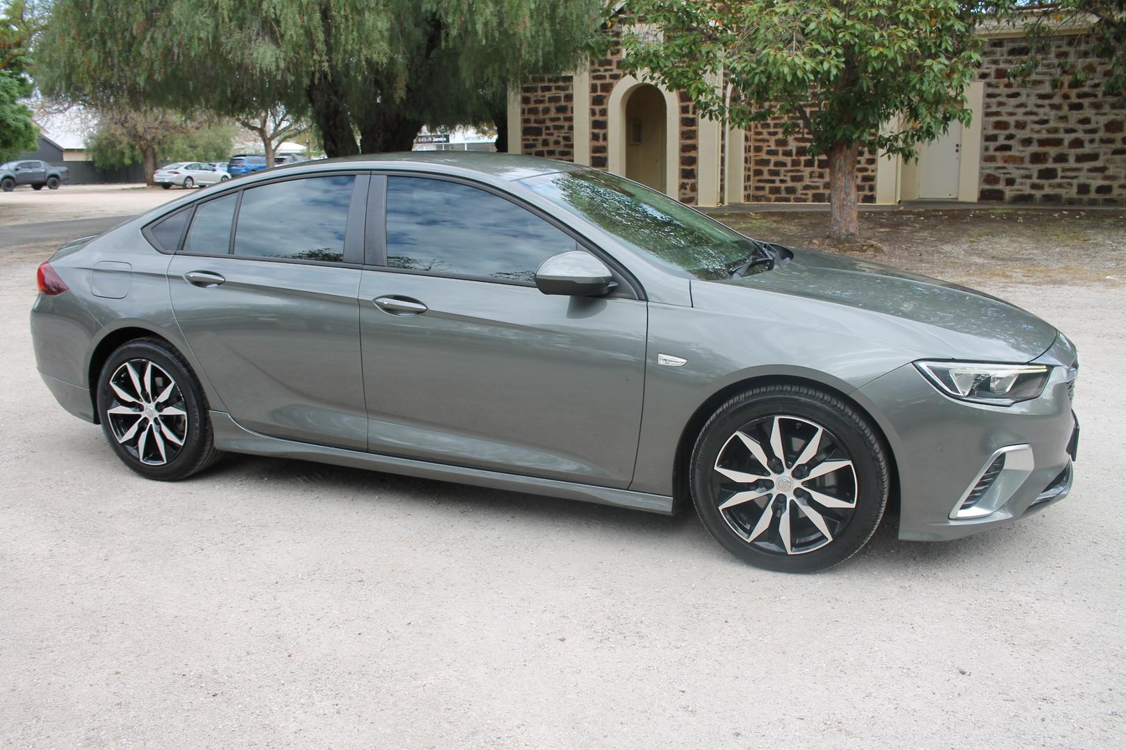 2018 Holden Commodore RS — photo 20