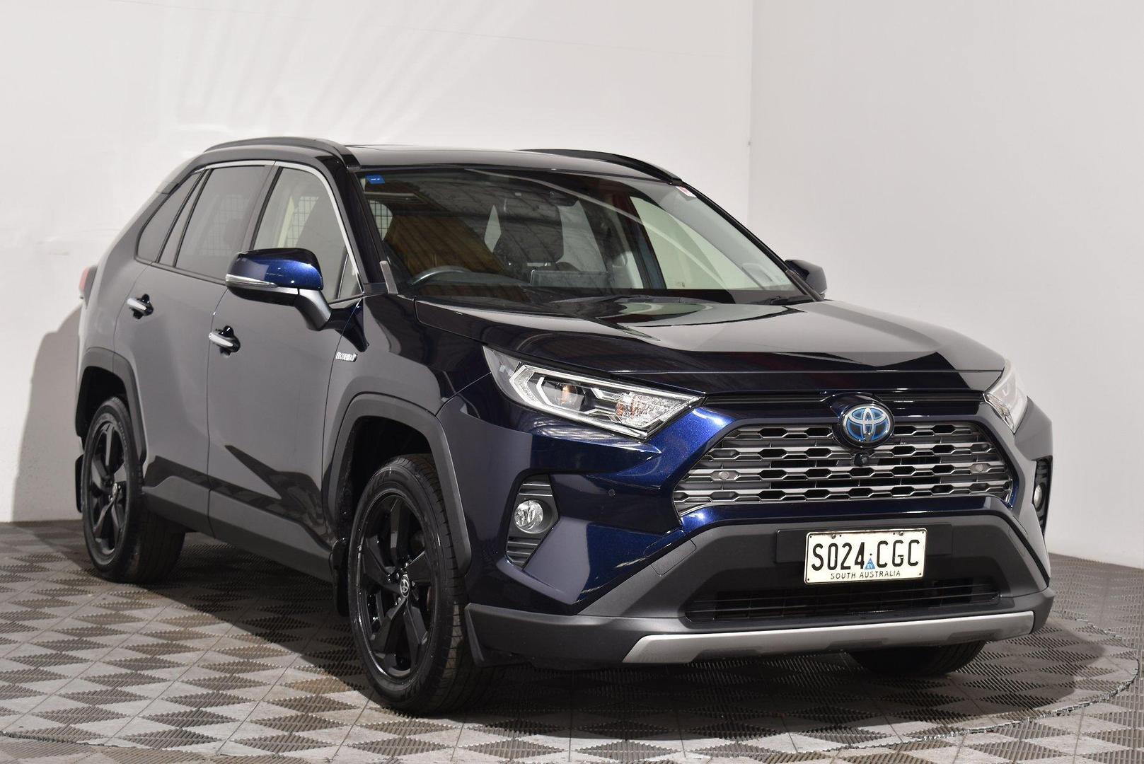 2020 Toyota RAV4 Cruiser — photo 1