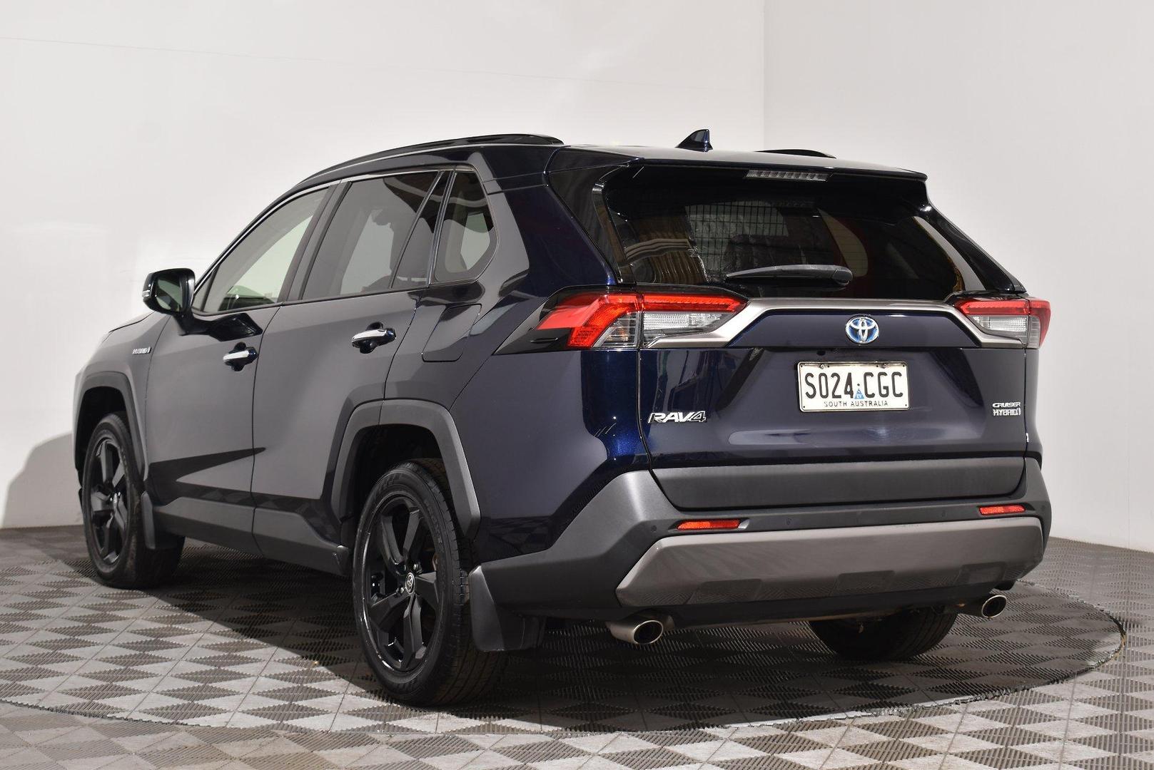 2020 Toyota RAV4 Cruiser — photo 2
