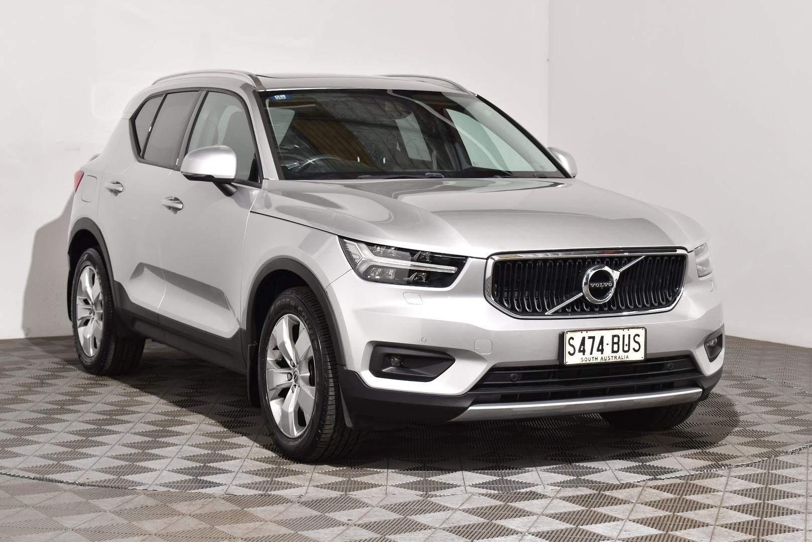 2018 Volvo XC40 T4 Momentum — photo 1
