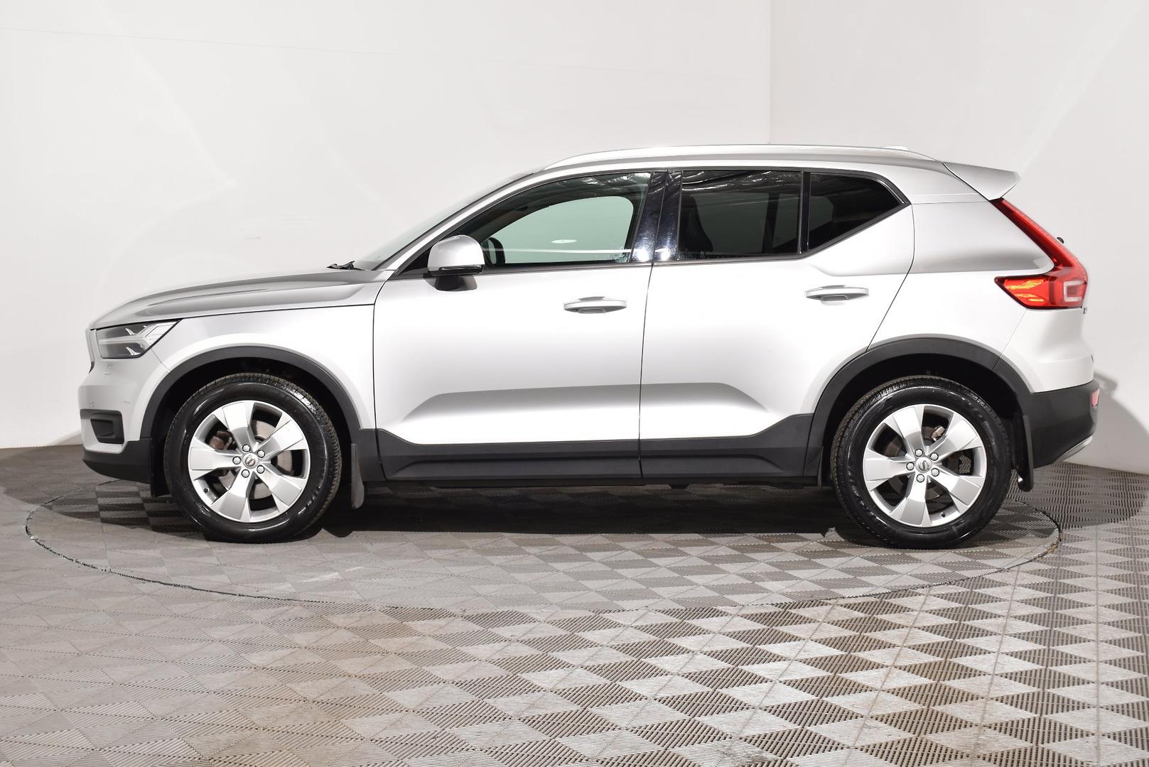 2018 Volvo XC40 T4 Momentum — photo 11