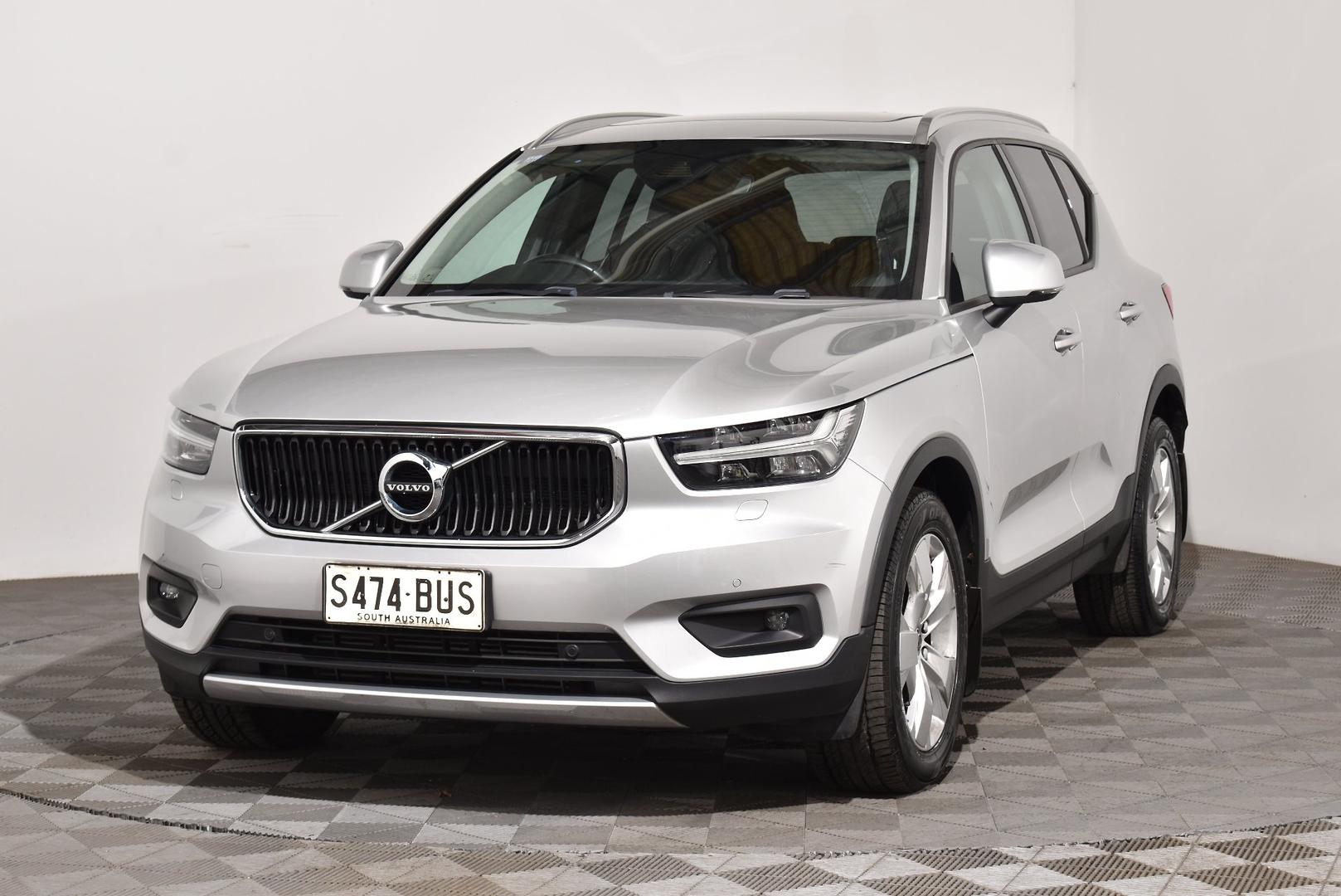 2018 Volvo XC40 T4 Momentum — photo 13