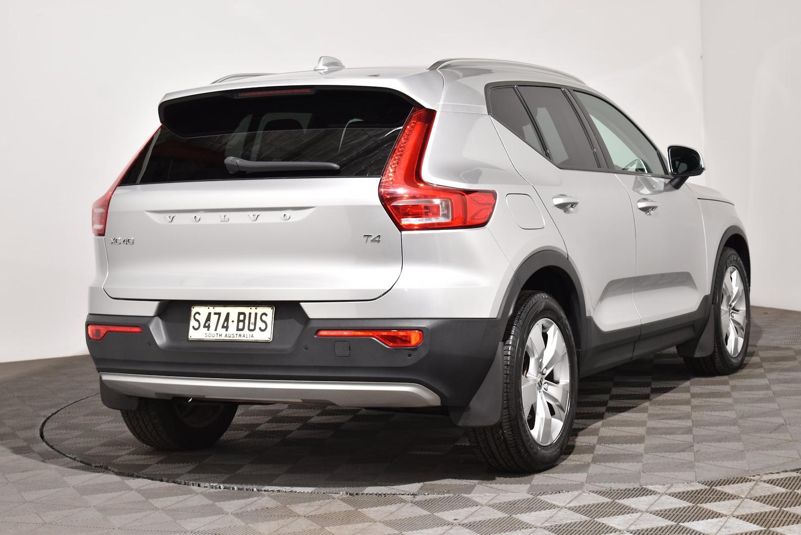 2018 Volvo XC40 T4 Momentum — photo 14