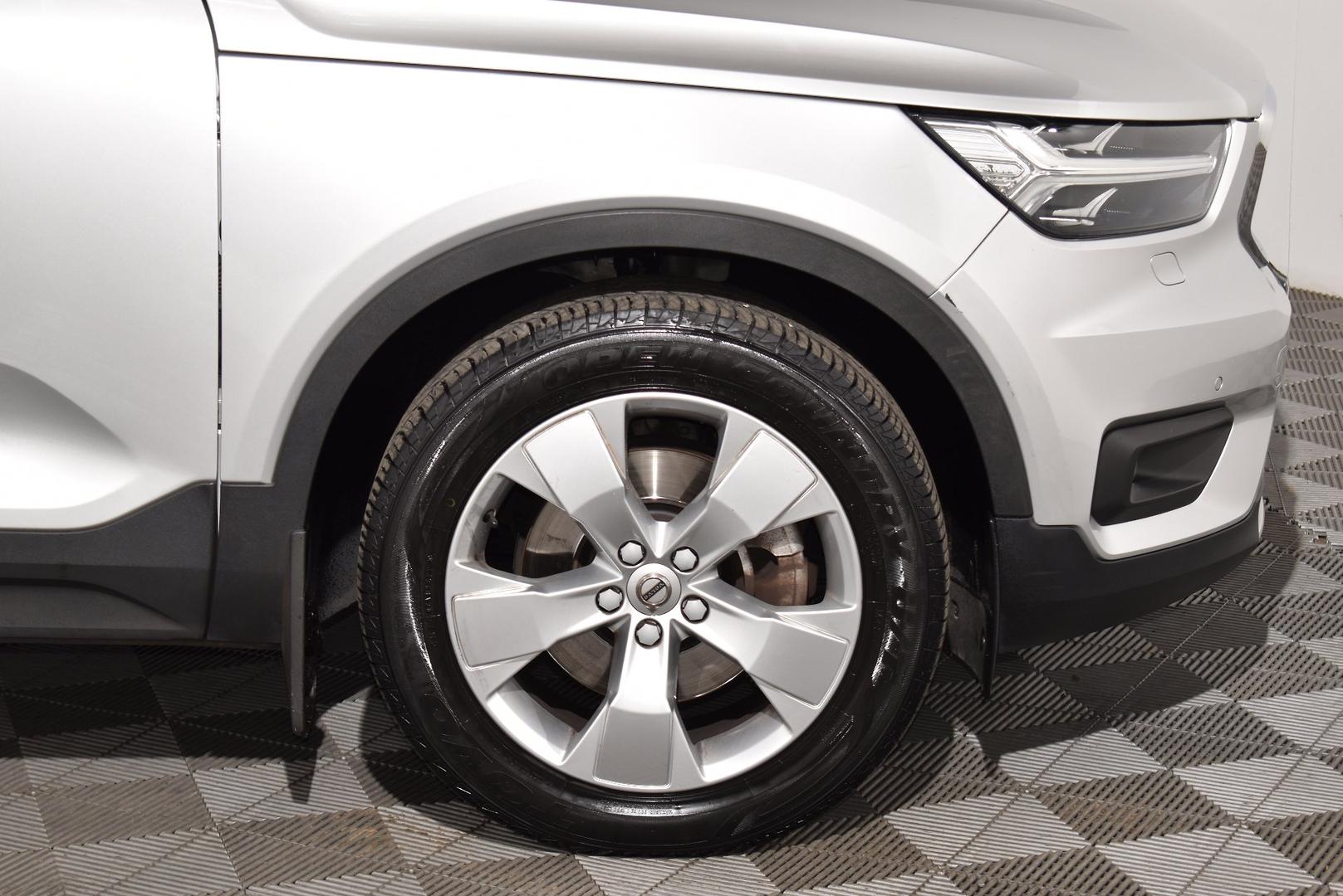 2018 Volvo XC40 T4 Momentum — photo 18