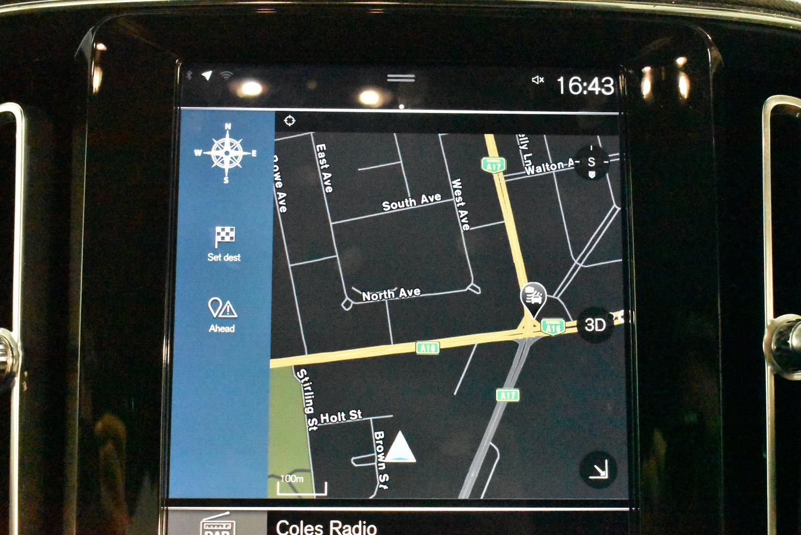 2018 Volvo XC40 T4 Momentum — photo 23