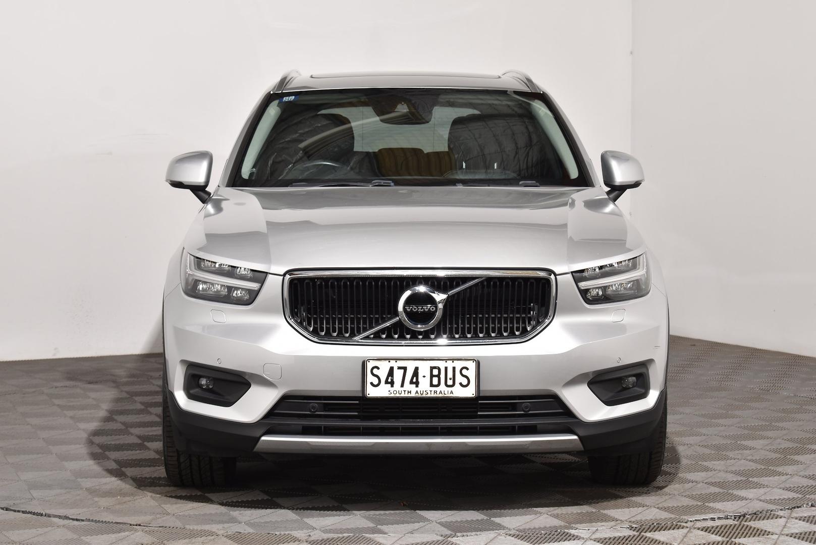 2018 Volvo XC40 T4 Momentum — photo 3