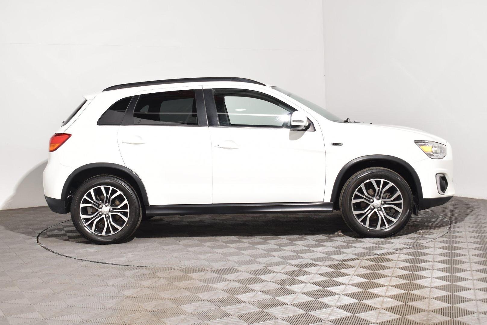 2016 Mitsubishi ASX LS — photo 10