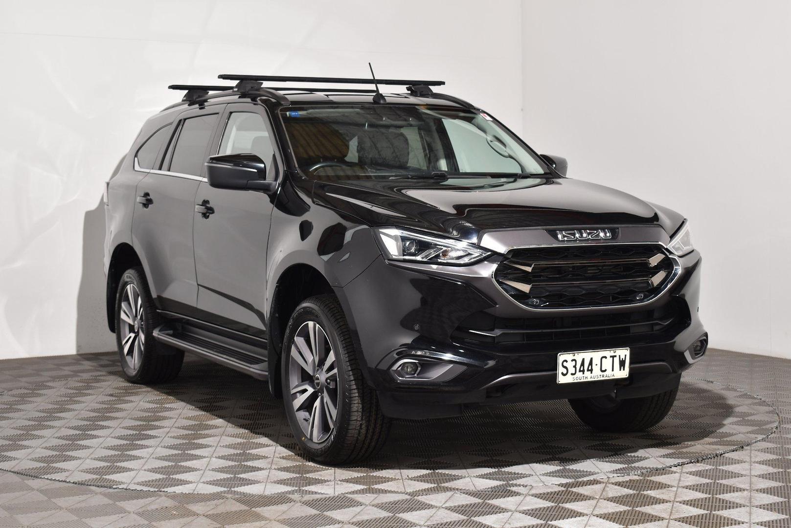 2022 Isuzu MU-X LST — photo 1