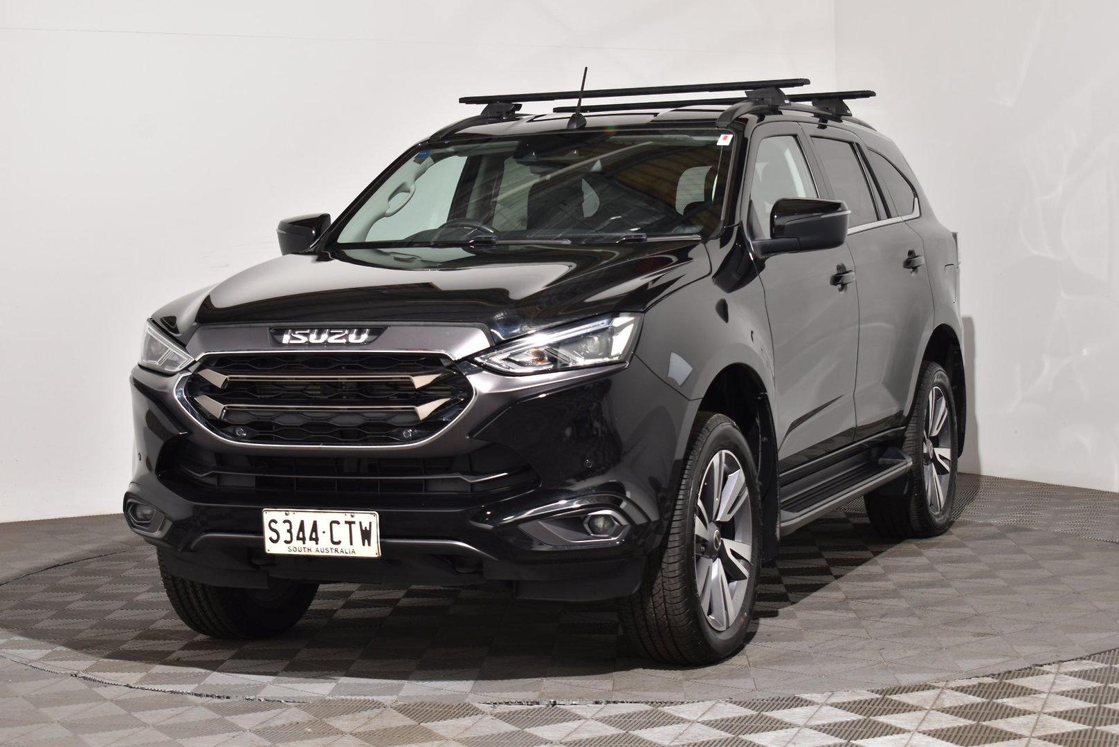 2022 Isuzu MU-X LST — photo 13