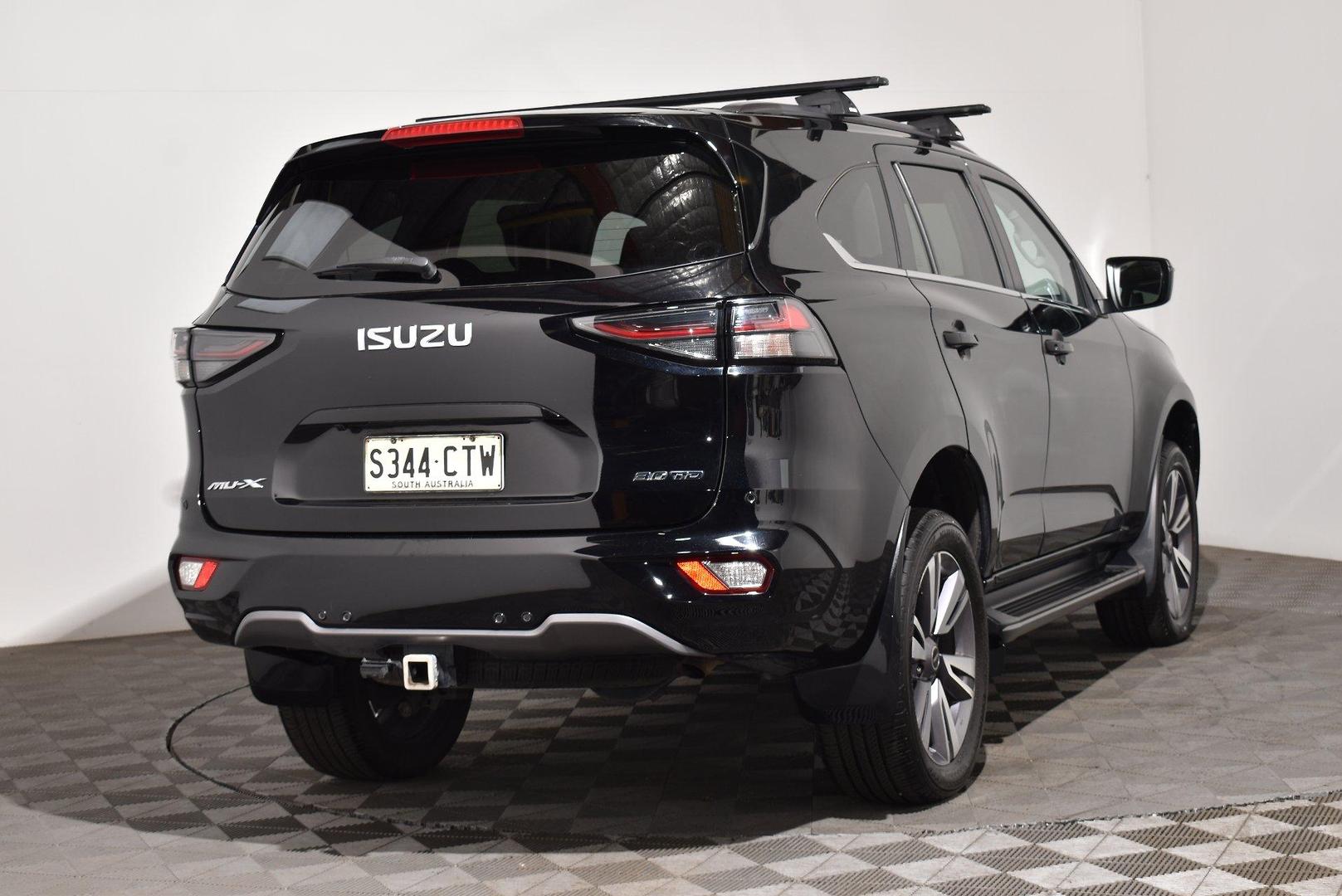 2022 Isuzu MU-X LST — photo 14