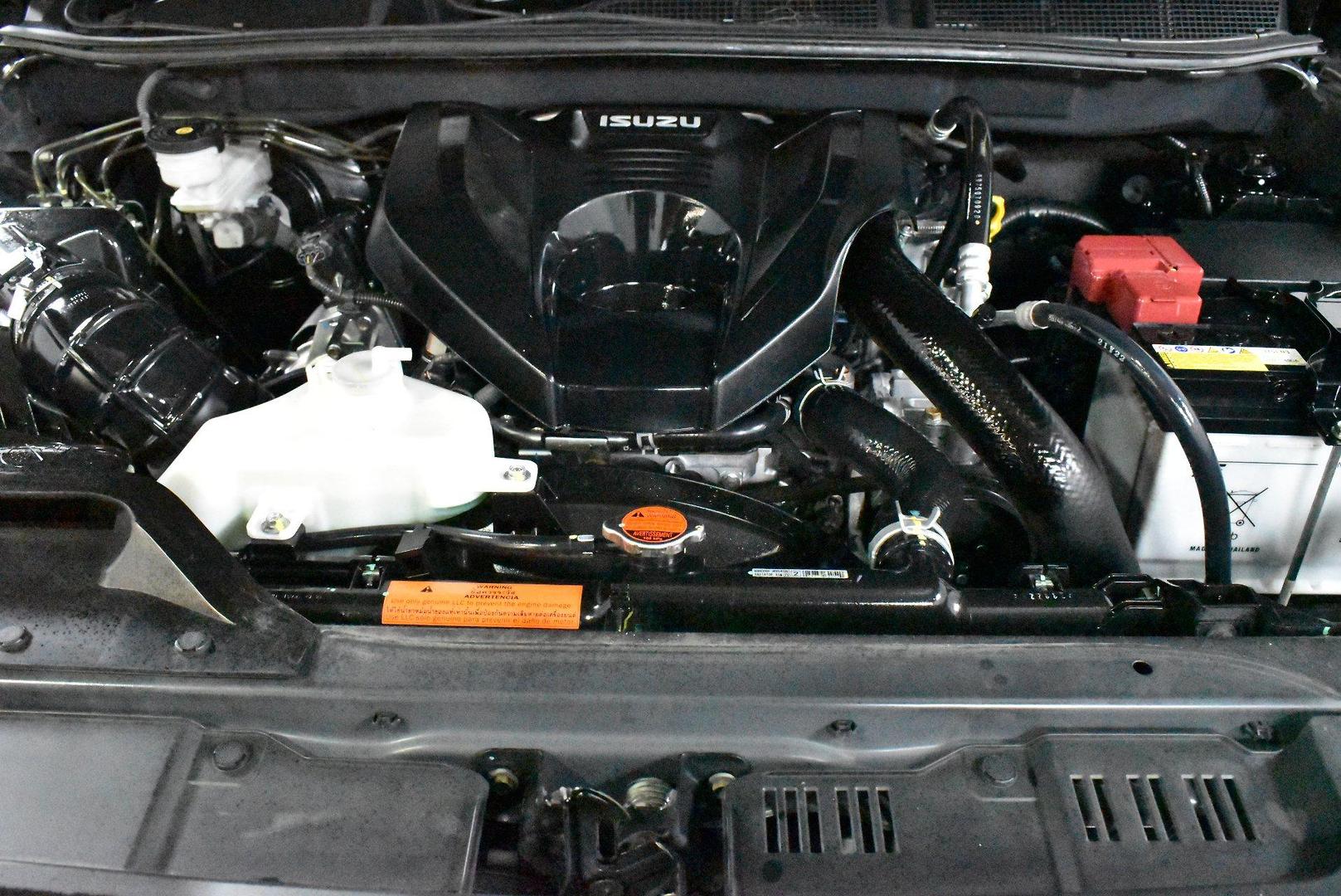 2022 Isuzu MU-X LST — photo 17