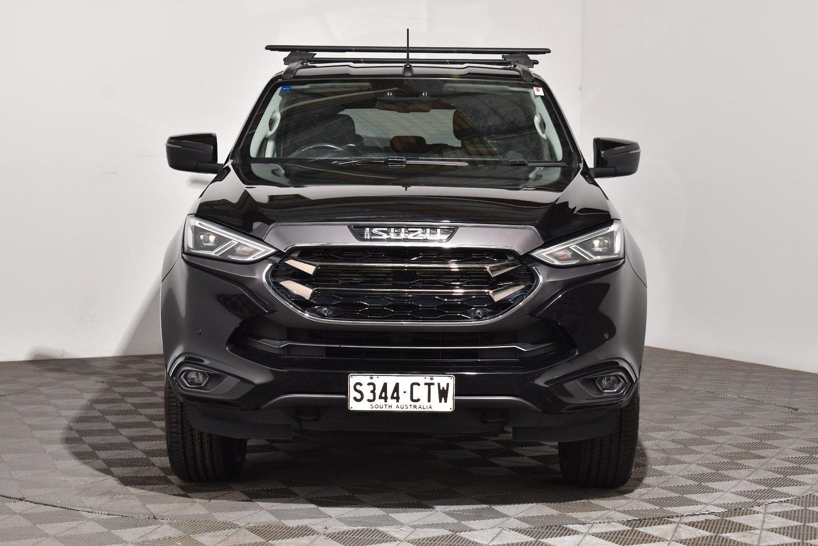 2022 Isuzu MU-X LST — photo 3