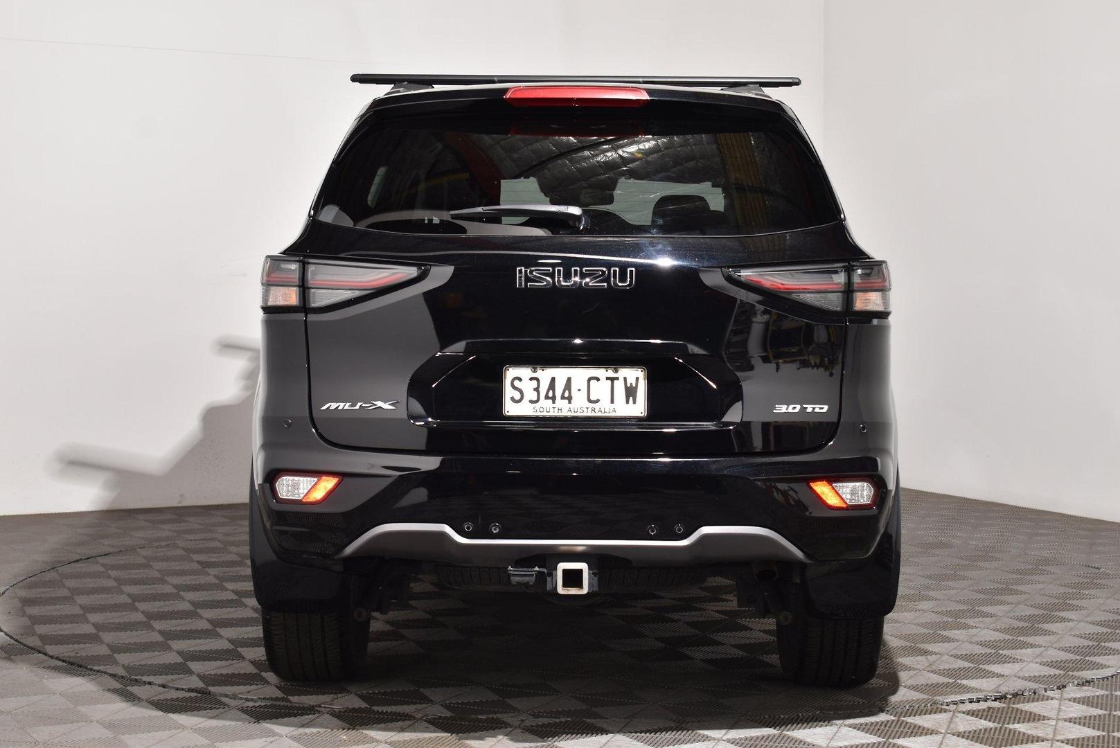 2022 Isuzu MU-X LST — photo 4