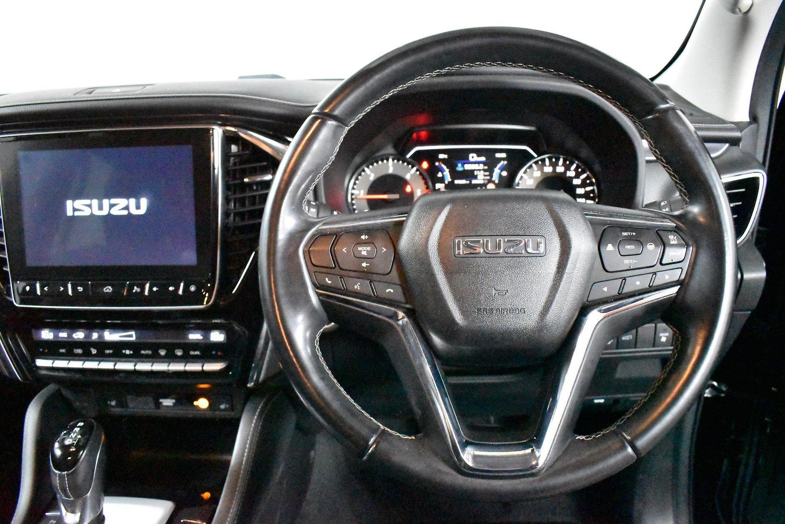 2022 Isuzu MU-X LST — photo 5