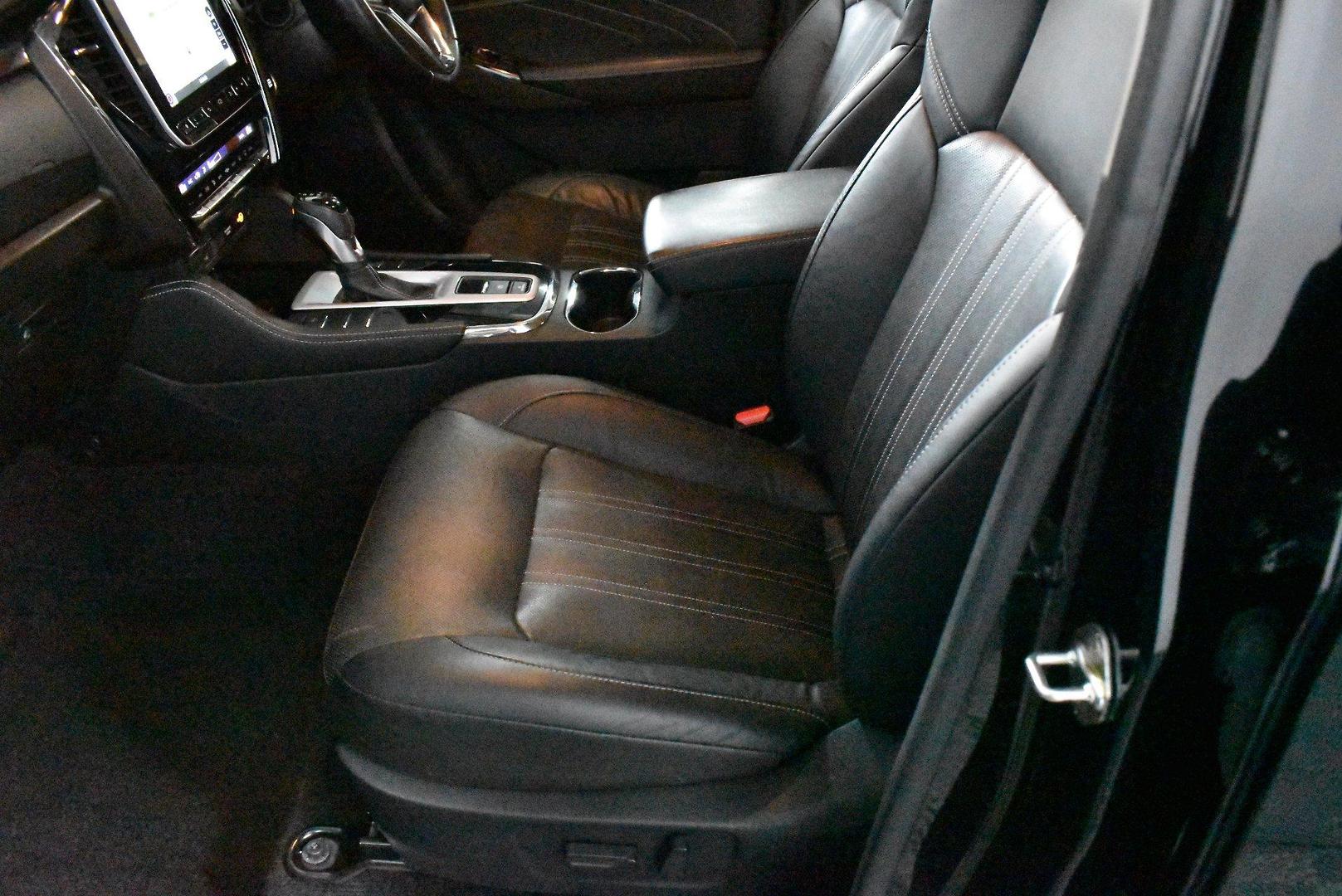 2022 Isuzu MU-X LST — photo 7