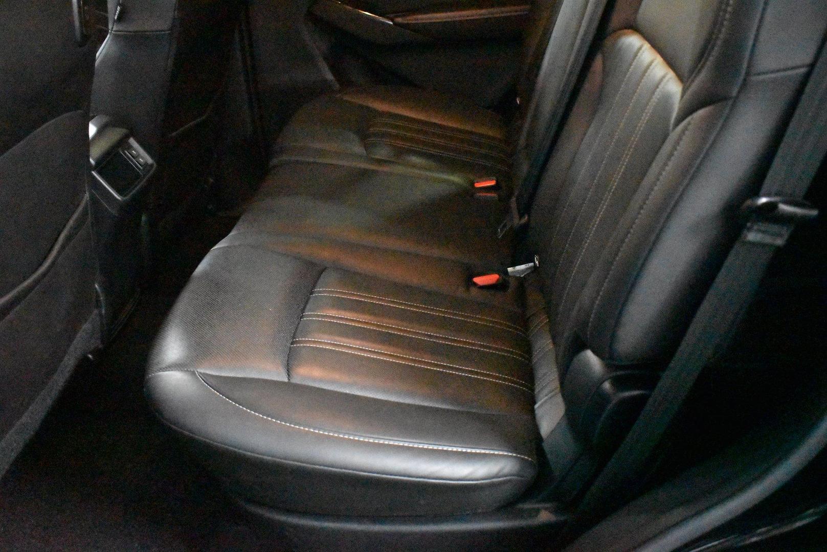 2022 Isuzu MU-X LST — photo 8
