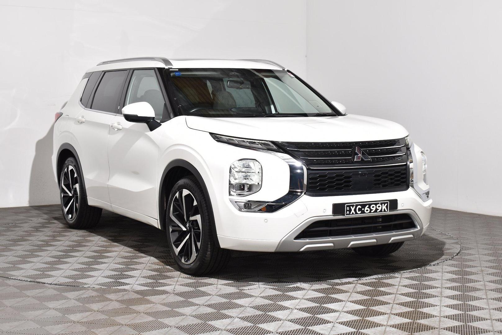 2022 Mitsubishi Outlander Exceed — photo 1