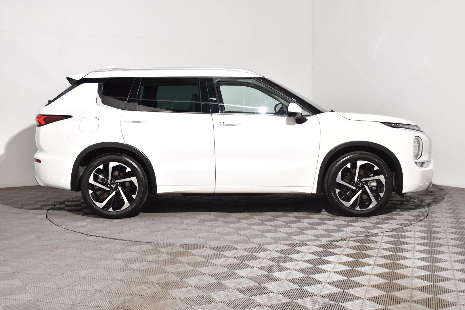 2022 Mitsubishi Outlander Exceed — photo 10