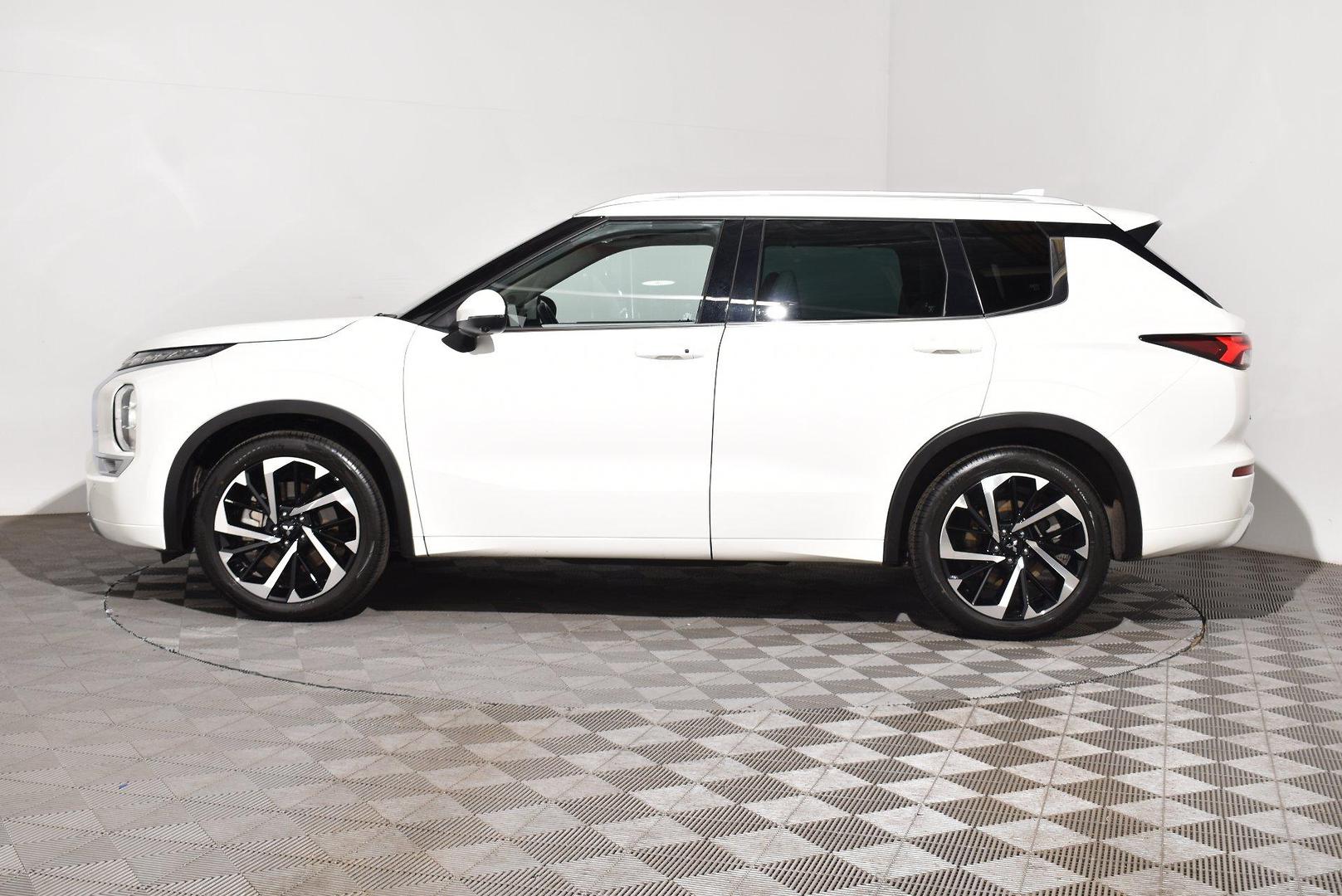 2022 Mitsubishi Outlander Exceed — photo 11
