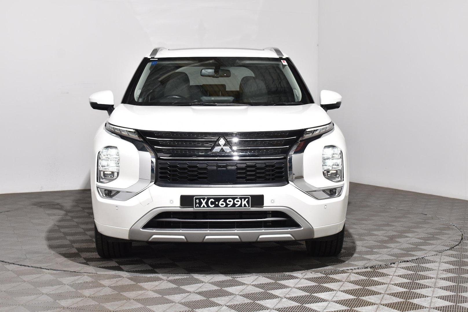 2022 Mitsubishi Outlander Exceed — photo 3