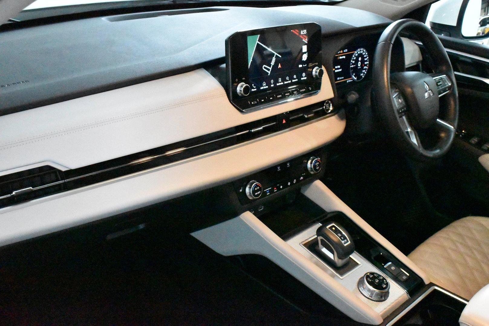 2022 Mitsubishi Outlander Exceed — photo 6