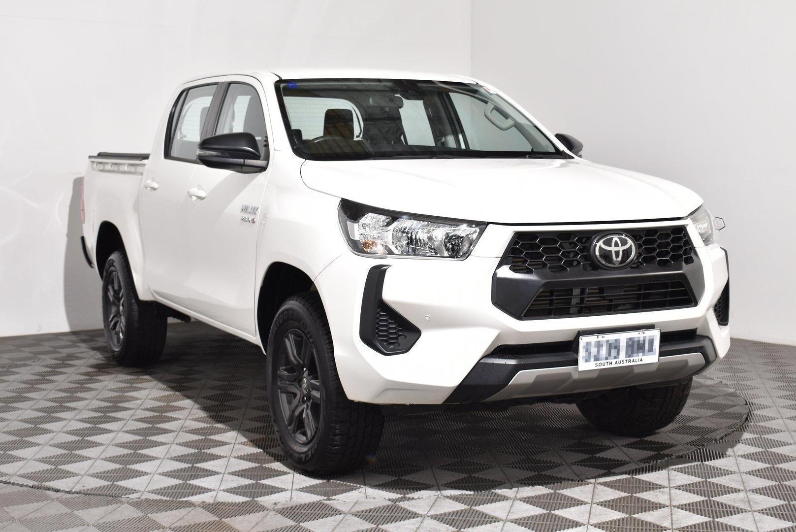2025 Toyota Hilux SR 48V — photo 1