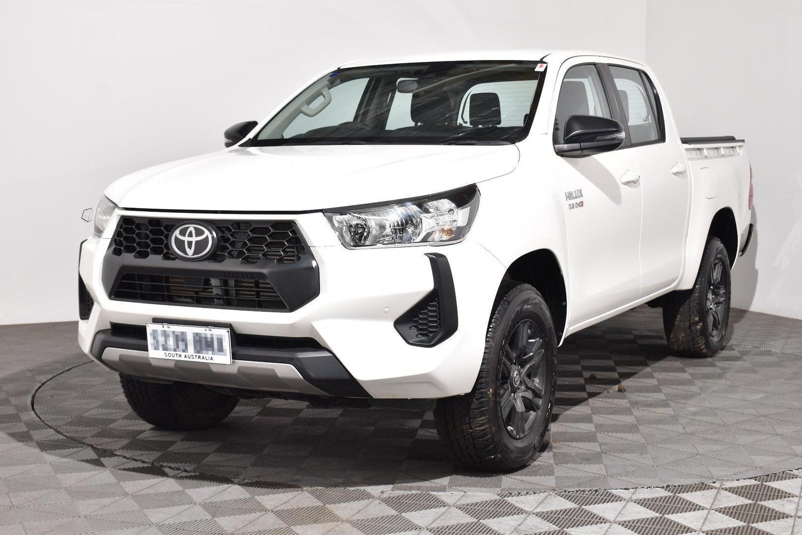 2025 Toyota Hilux SR 48V — photo 12