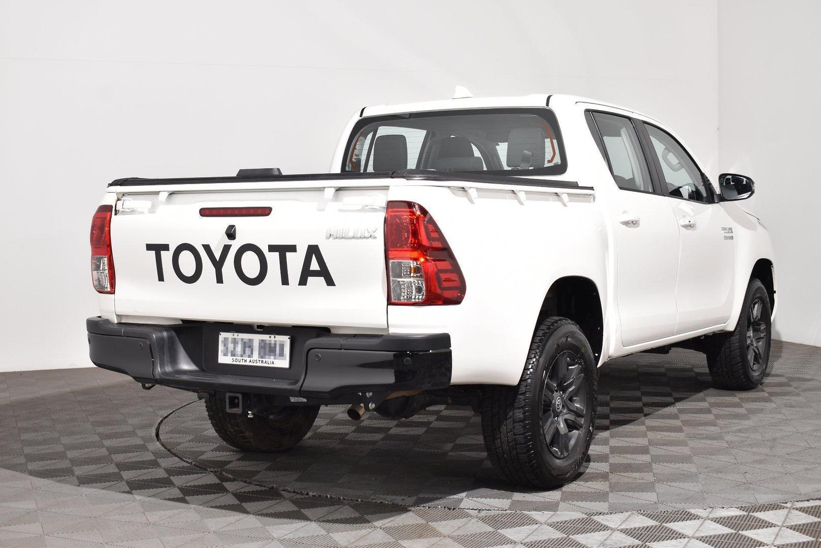 2025 Toyota Hilux SR 48V — photo 13