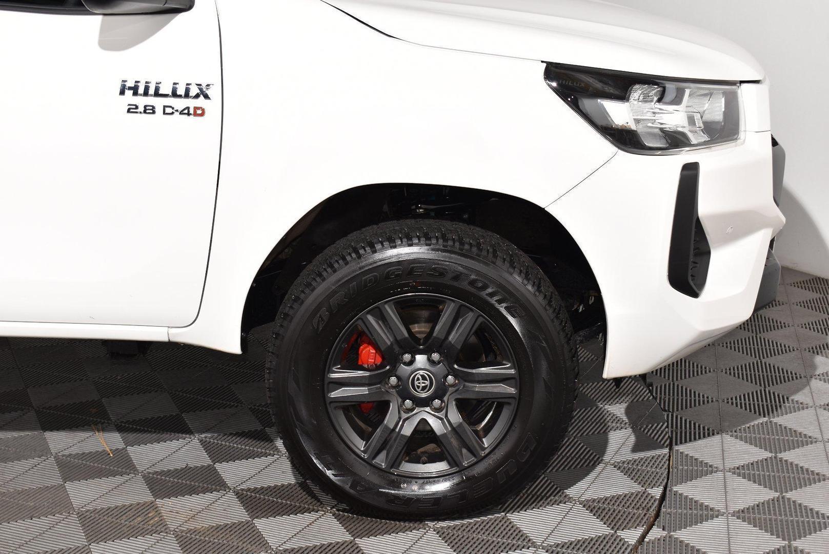 2025 Toyota Hilux SR 48V — photo 17