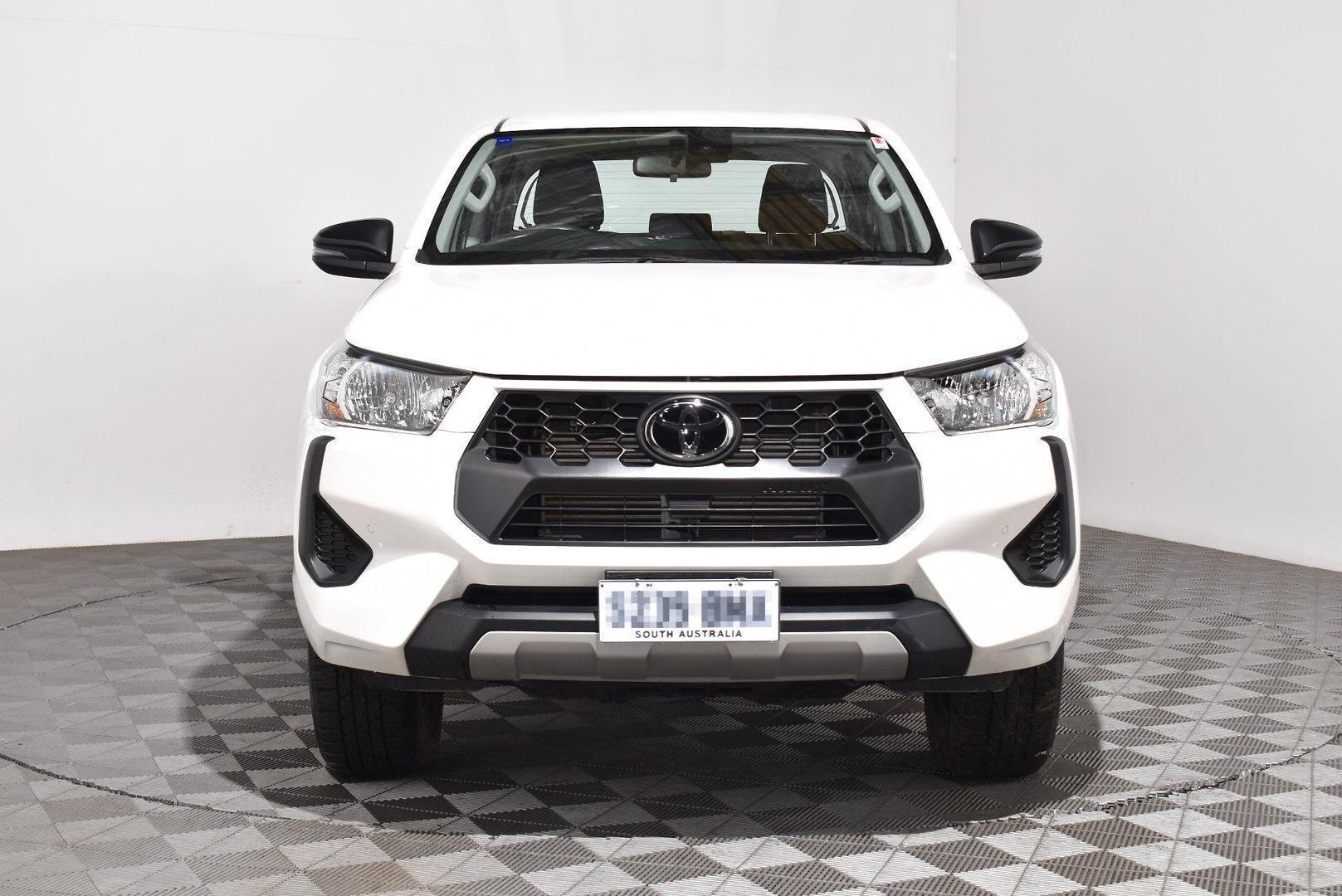 2025 Toyota Hilux SR 48V — photo 3
