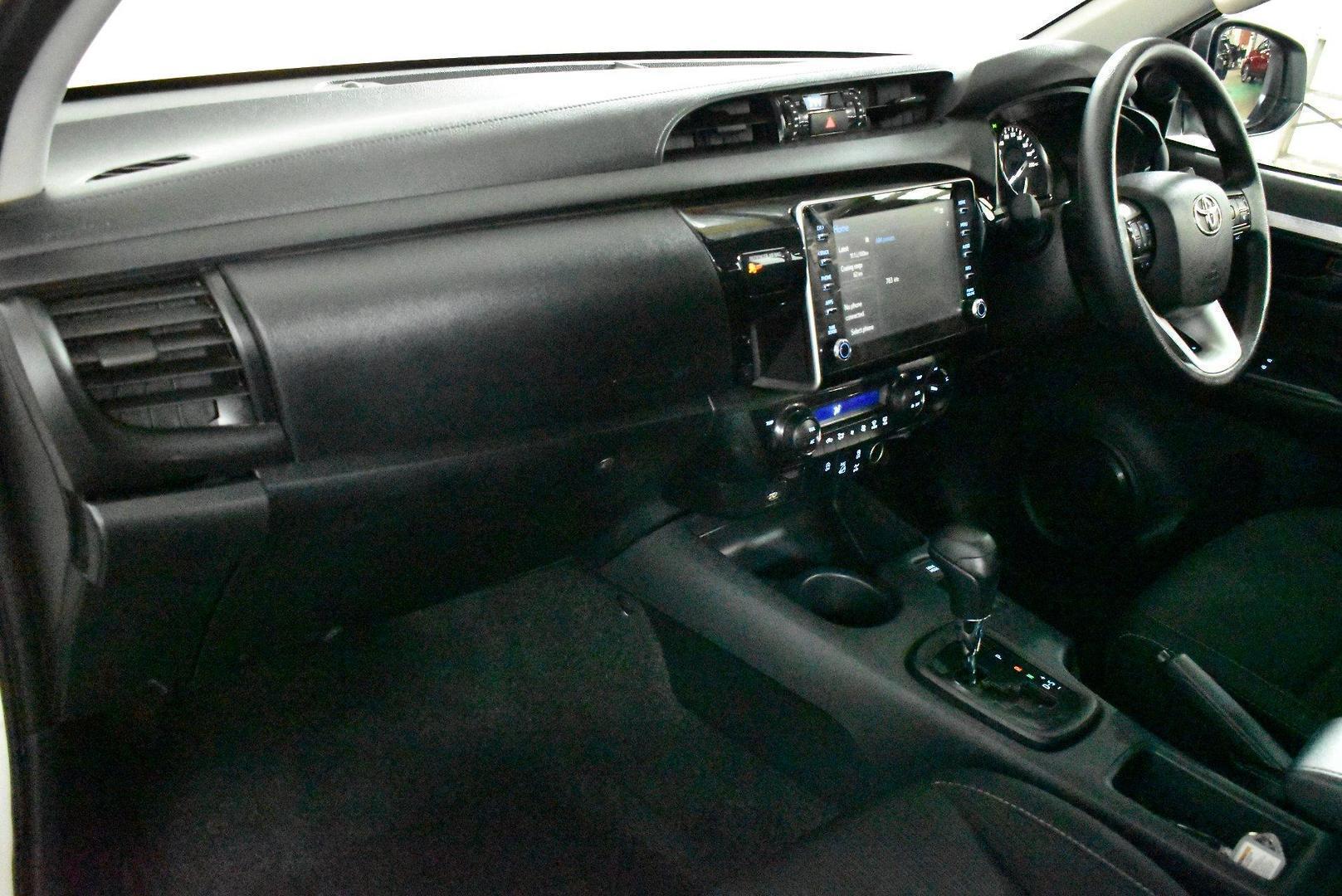2025 Toyota Hilux SR 48V — photo 6