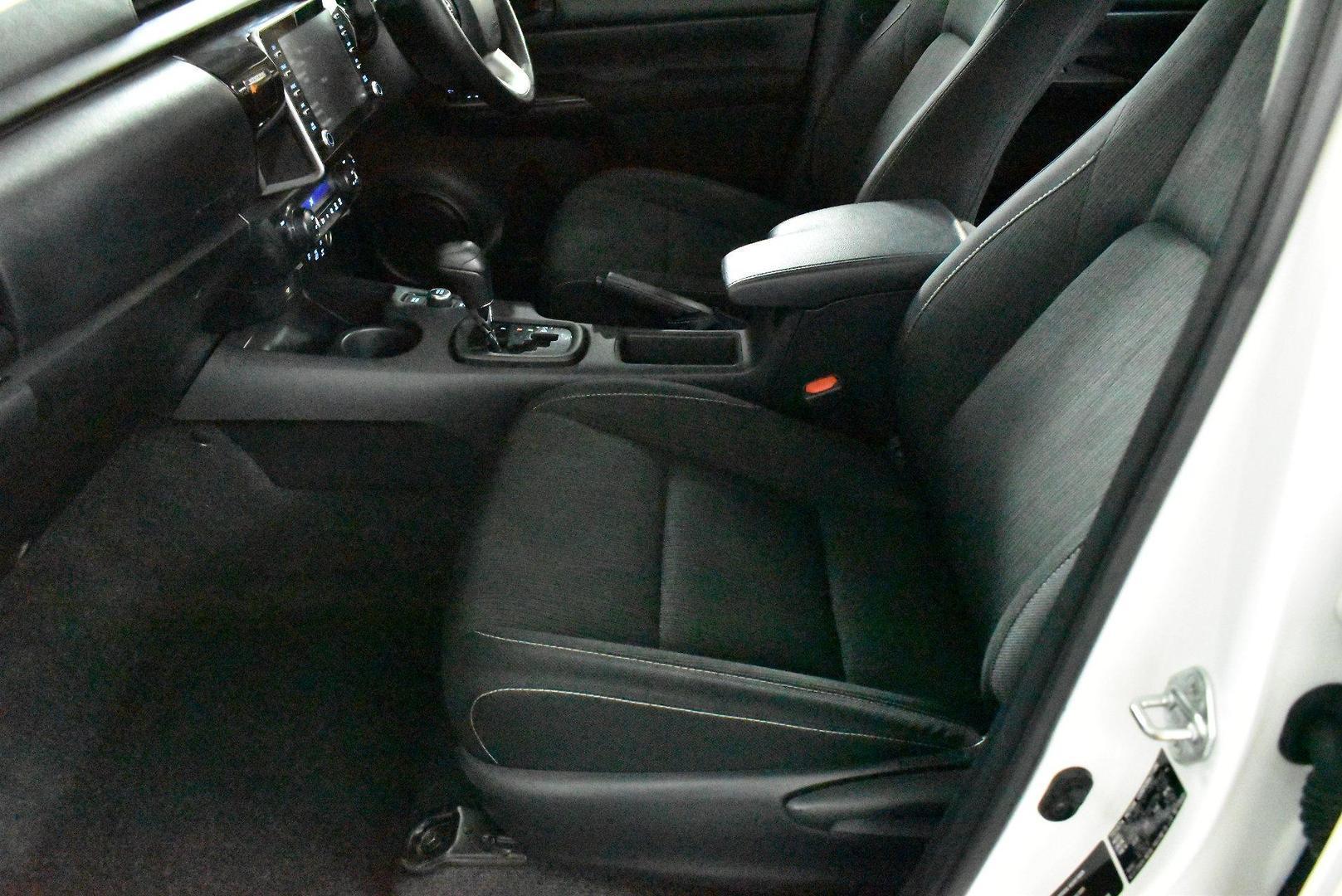 2025 Toyota Hilux SR 48V — photo 7
