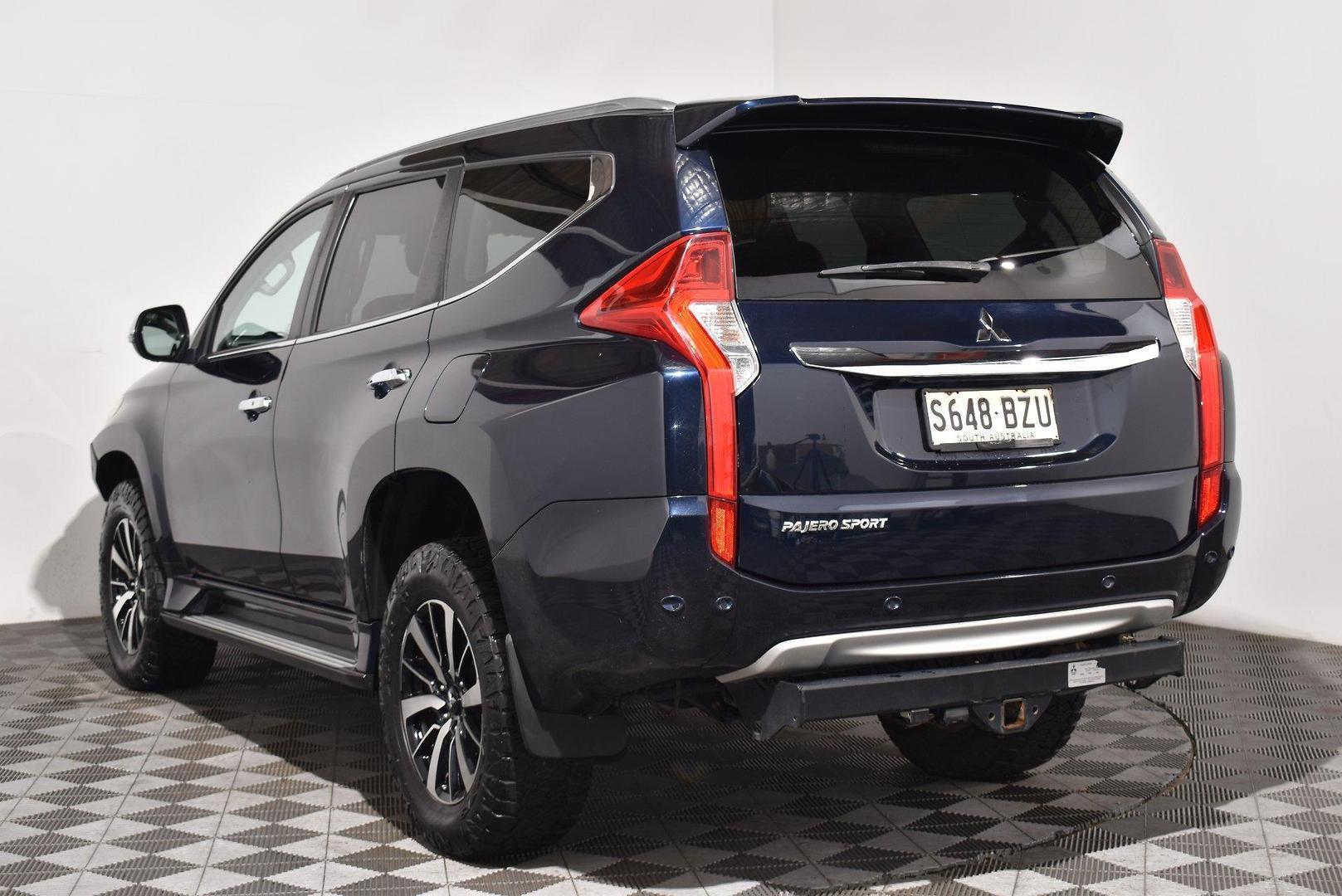 2018 Mitsubishi Pajero Sport Exceed — photo 2