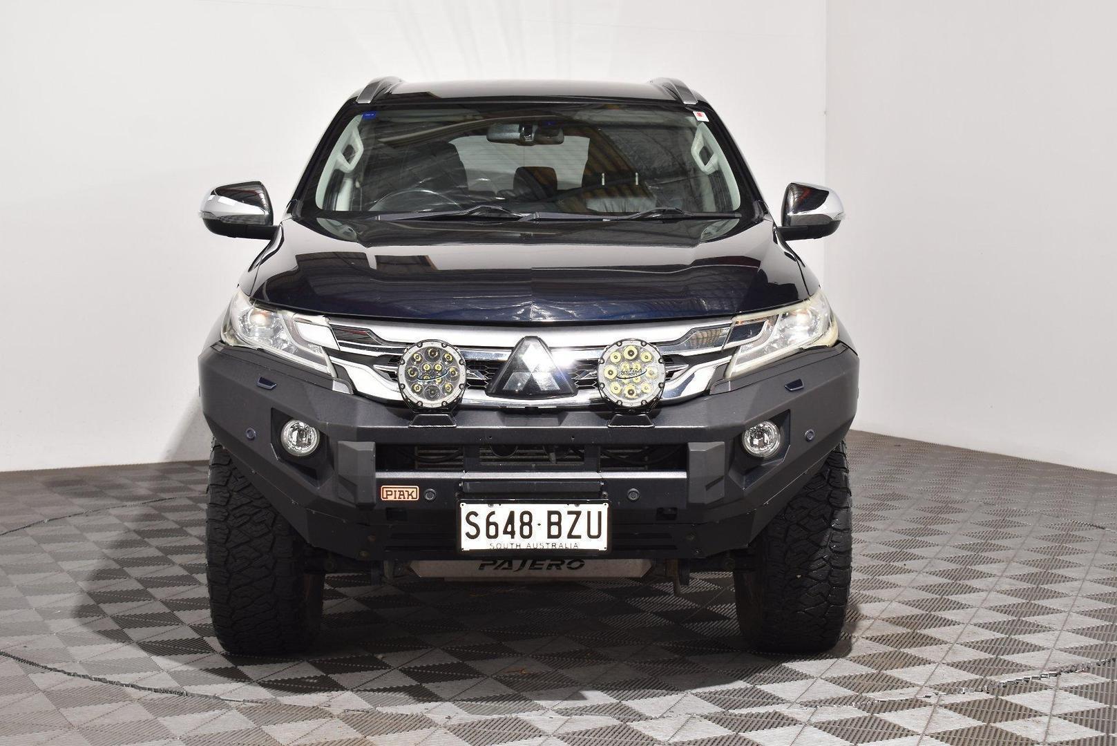 2018 Mitsubishi Pajero Sport Exceed — photo 3