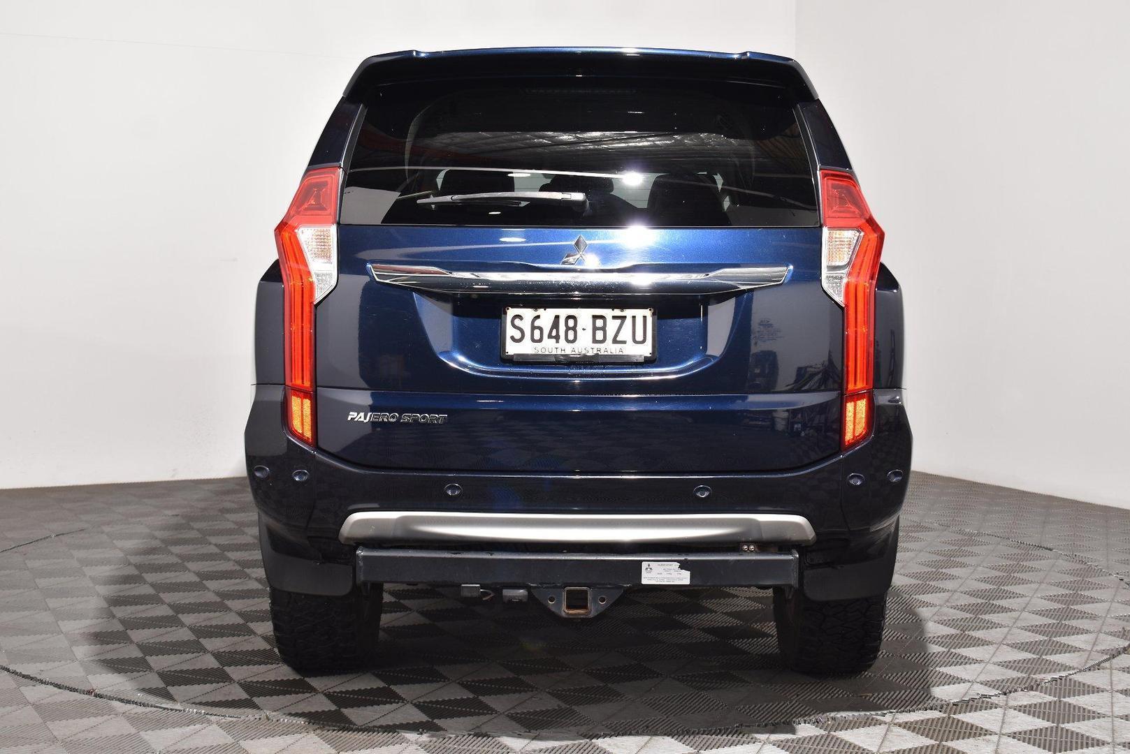 2018 Mitsubishi Pajero Sport Exceed — photo 4